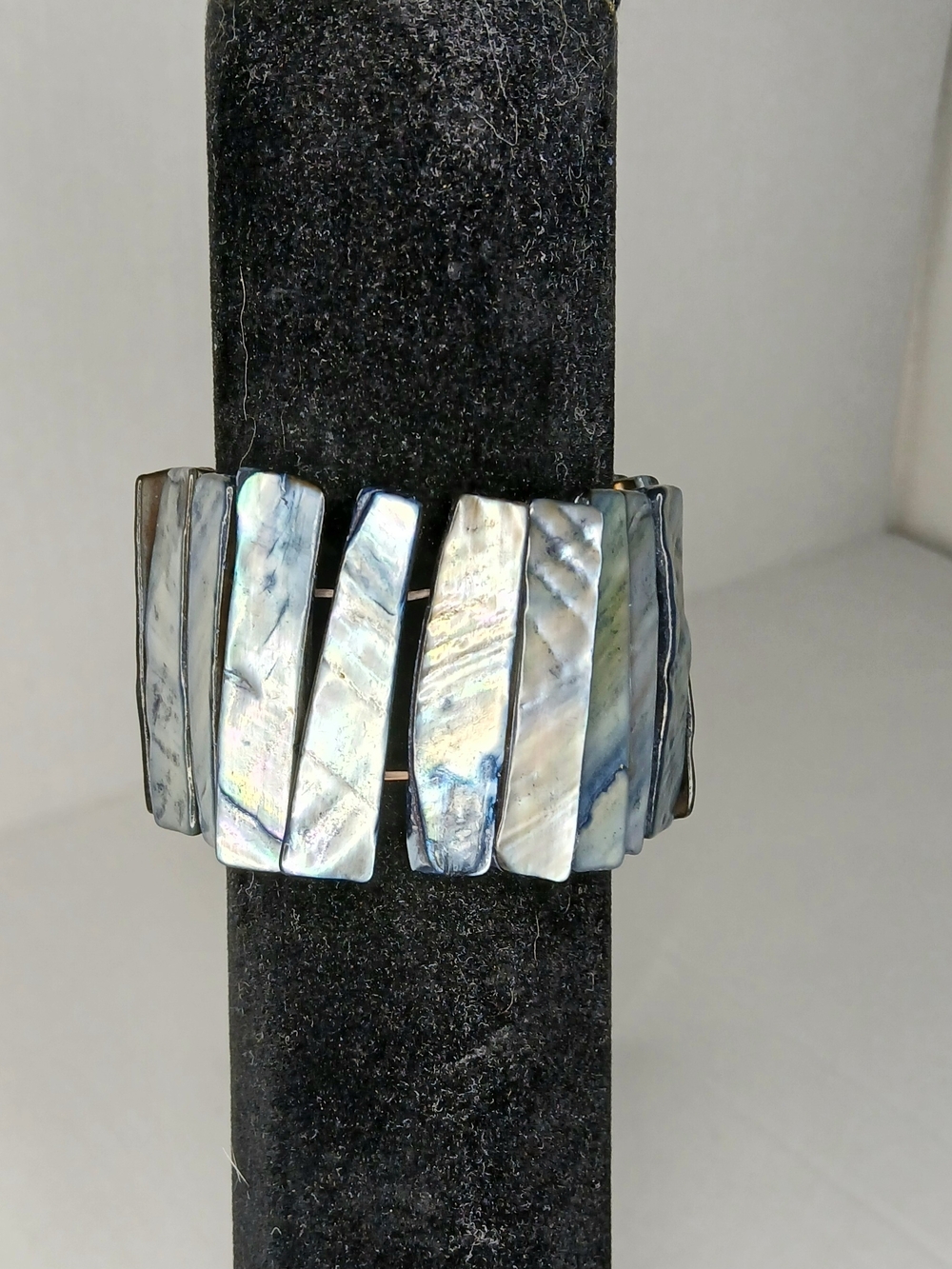 Iridescent Abalone Shell Stretch Bracelet - Blue-Gray Shell